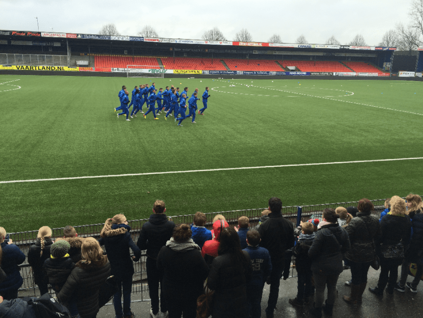 Grote opkomst jonge fans bij training eerste selectie - SC ...