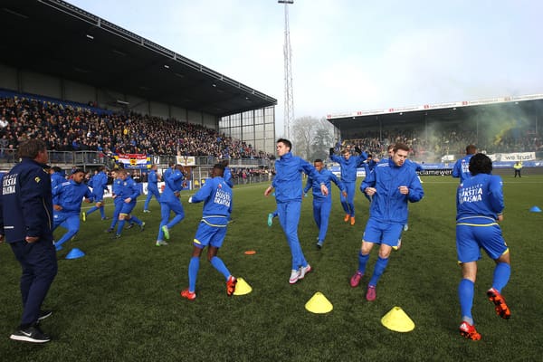 LEEUWARDEN, 31-10-2015, Cambuur Stadion, laatste training SC Cambuur voor de derby tegen SC Heerenveen , 5000 supporters aanwezig foto: Henk Jan Dijks