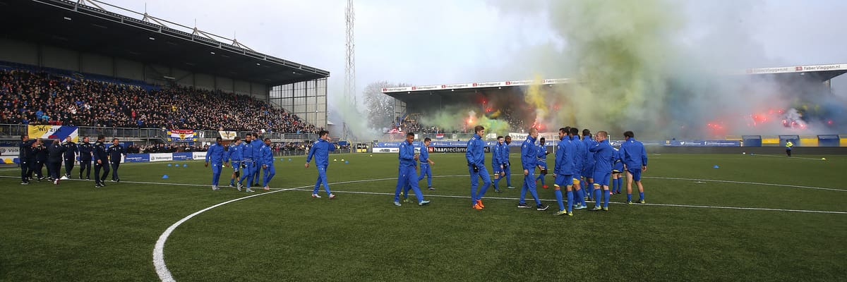 LEEUWARDEN, 31-10-2015, Cambuur Stadion, laatste training SC Cambuur voor de derby tegen SC Heerenveen , 5000 supporters aanwezig foto: Henk Jan Dijks