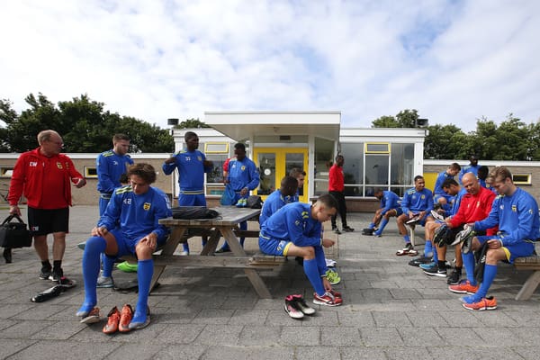 AMELAND - BUREN , 22-06-2016, Voetbalveld VV Geel Wit , eerste training SC Cambuur seizoen 2016 - 2017 ,  foto: Henk Jan Dijks