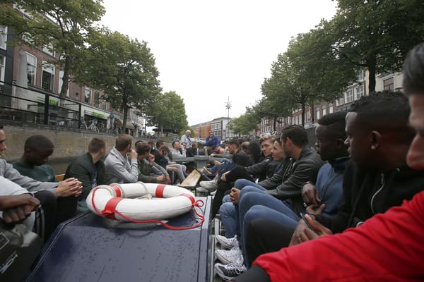 LEEUWARDEN , 14-07-2016, SC Cambuur teamuitje , met de boot door de grachten van de stad foto: Henk Jan Dijks