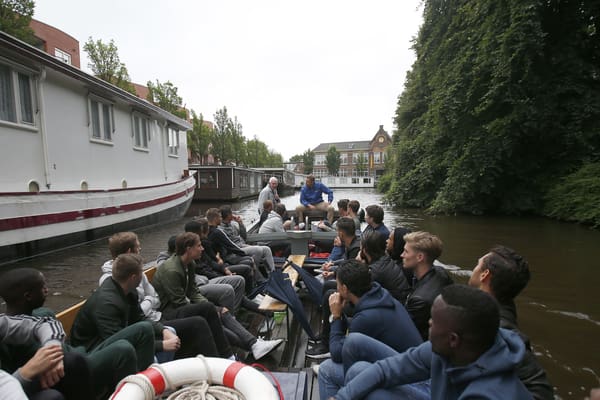LEEUWARDEN , 14-07-2016, SC Cambuur teamuitje , met de boot door de grachten van de stad foto: Henk Jan Dijks