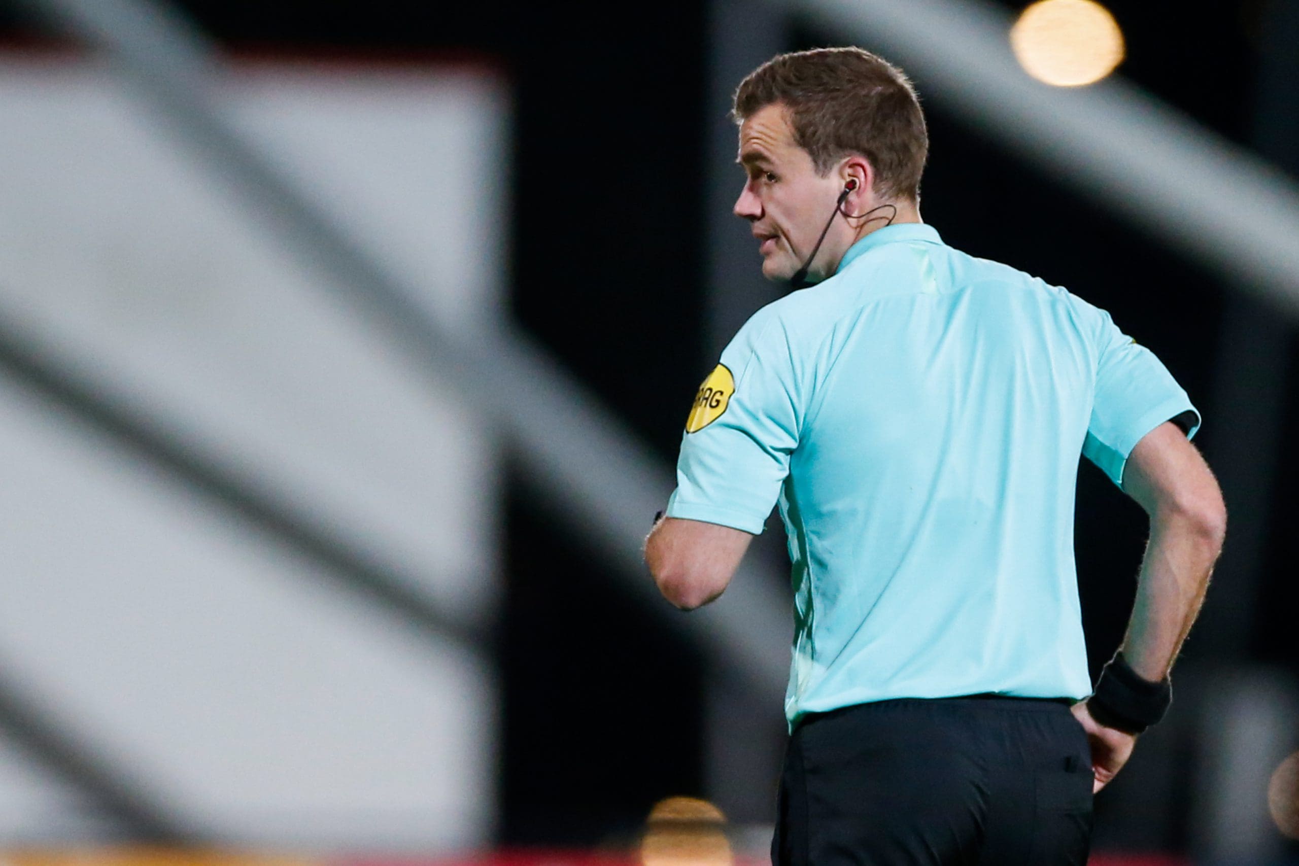 Robin Vereijken whistles Jong Ajax – SC Cambuur