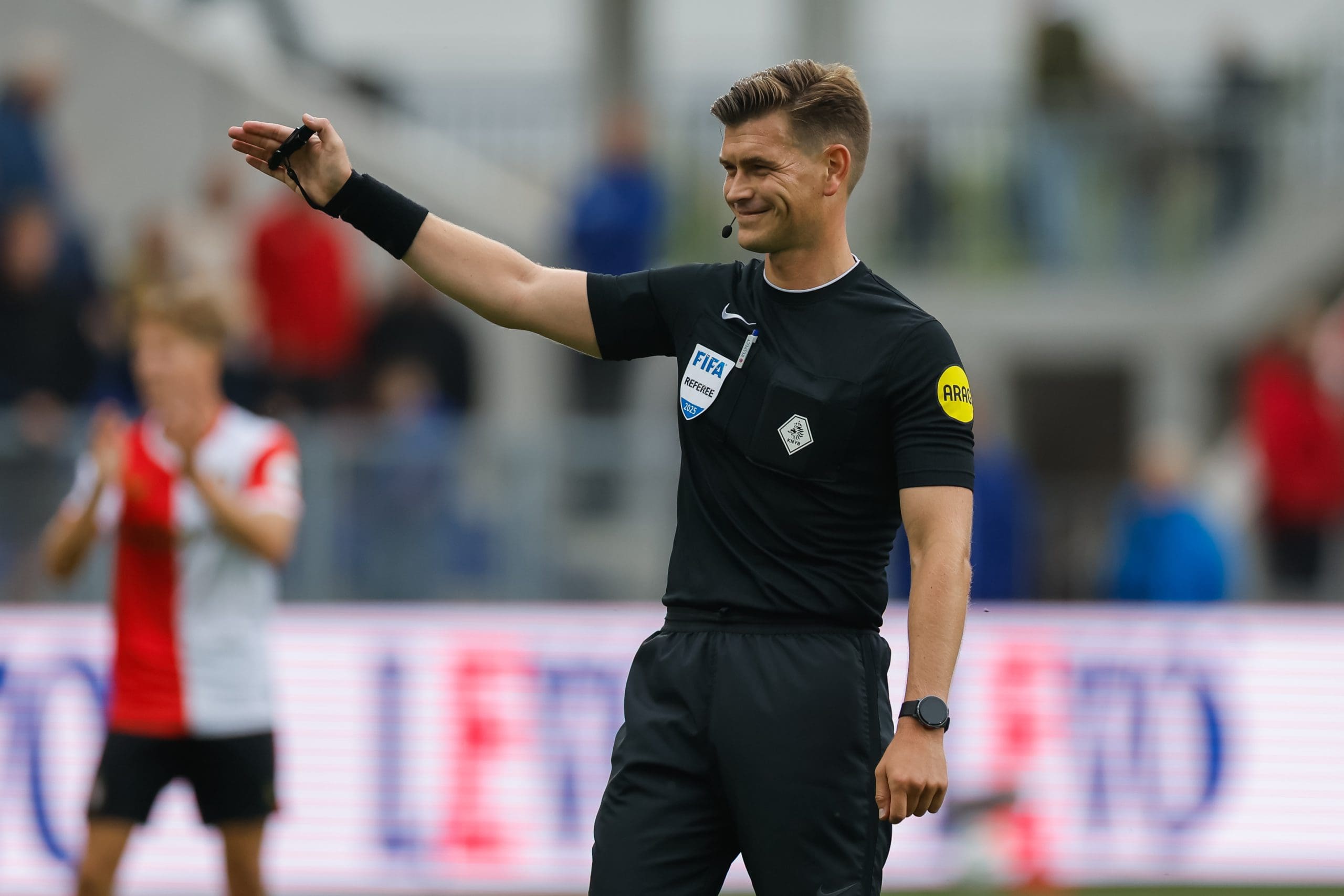 Joey Kooij fluit SC Cambuur – Helmond Sport