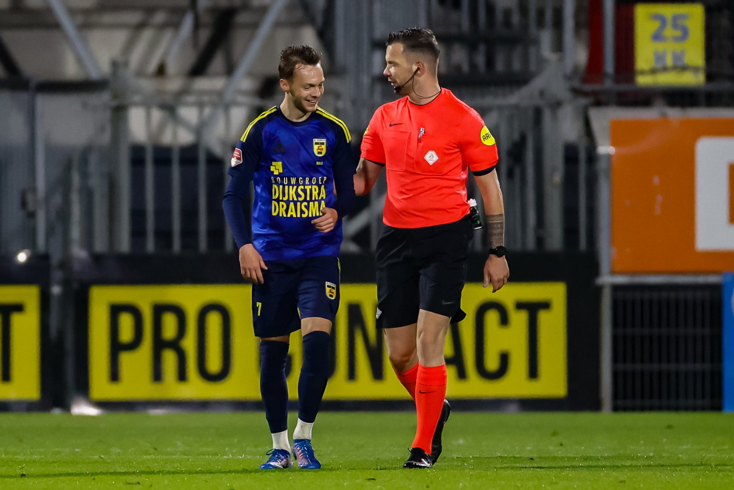Robin Hensgens scheidsrechter bij ADO Den Haag – SC Cambuur