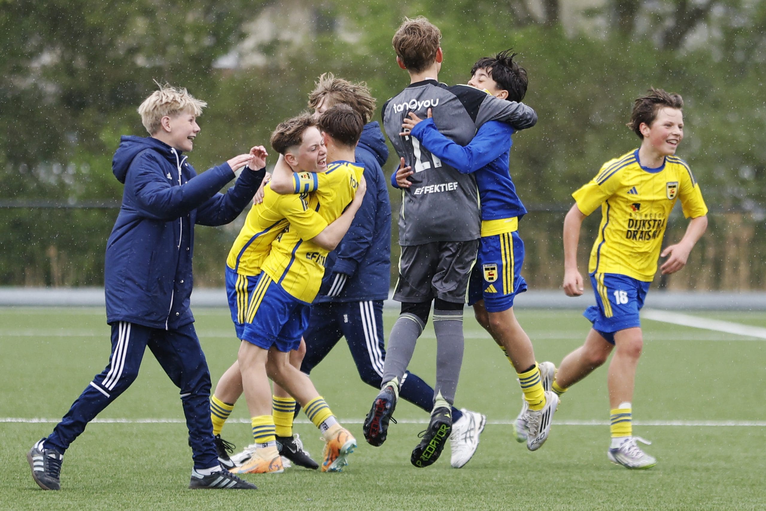 Overzicht jeugdopleiding: O14 stunt tegen koploper