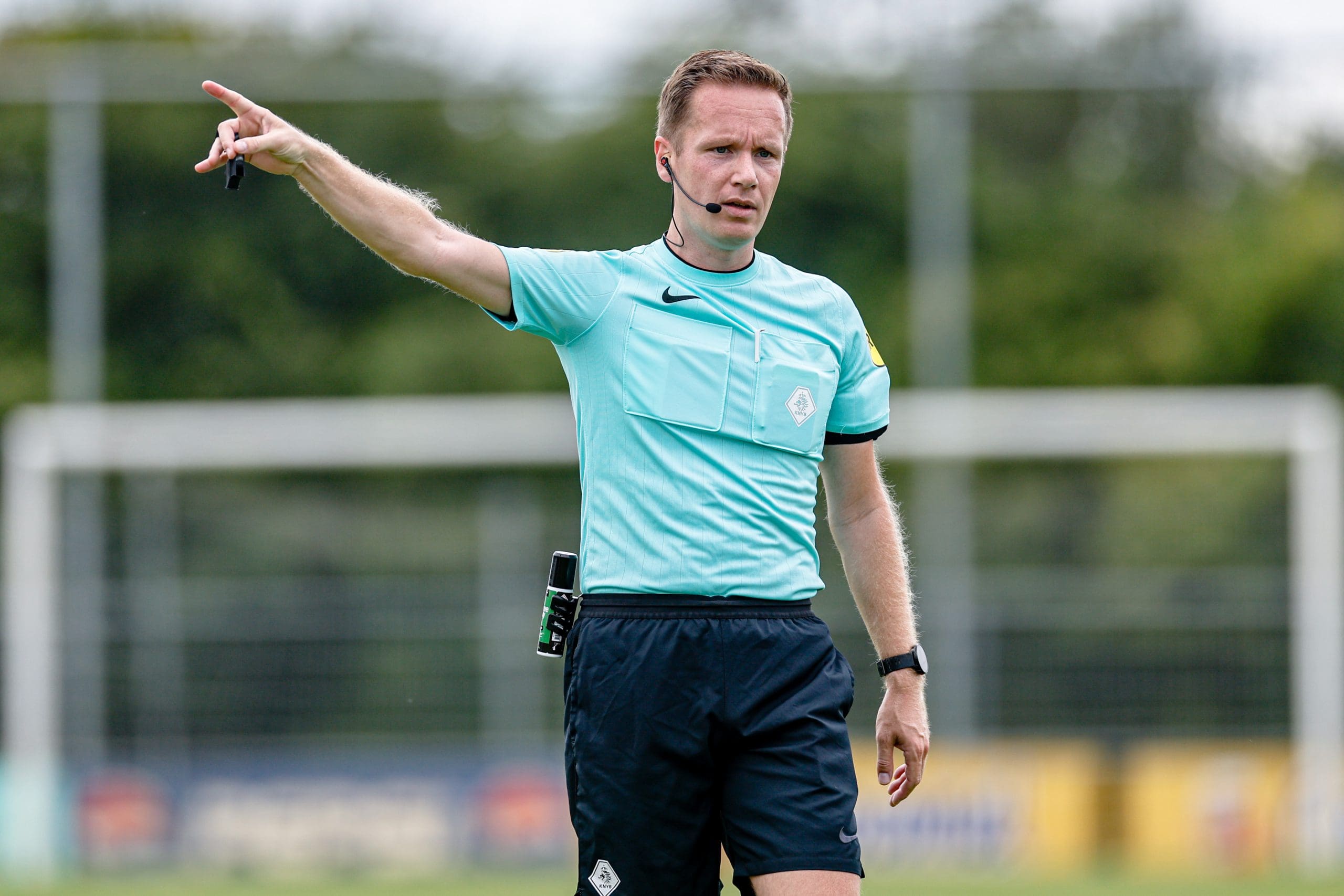 Ingmar Oostrom fluit SC Cambuur – N.E.C. Nijmegen